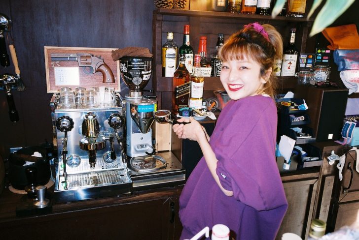 斉藤夏海　洋服とコーヒーと花、そして笑顔と