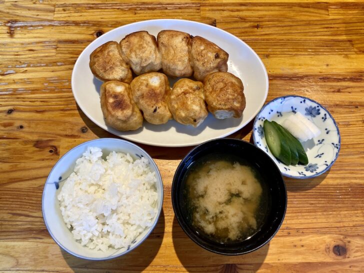 亀有「ホワイト餃子」 絶妙な焼き加減で仕上げられたパリパリ餃子の代表格
